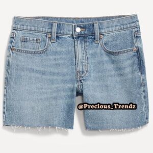 Old Navy Mid-Rise Boyfriend Cut-Off Jean Shorts 5” Inseam Plus Size 30
